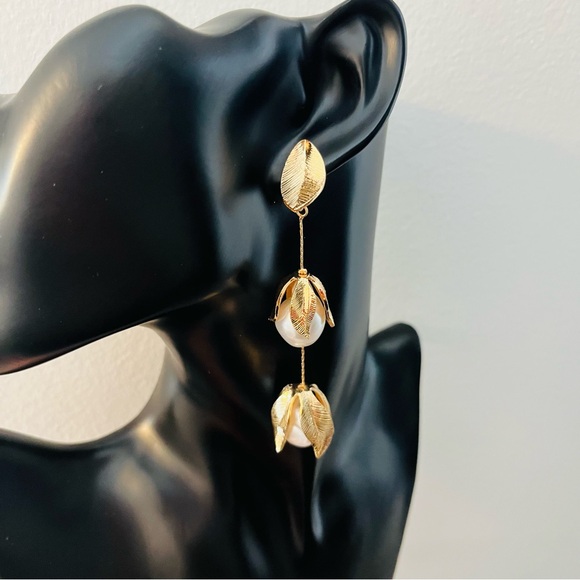 Gold-toned Flower Pearl Dangle earrings - Picture 1 of 5